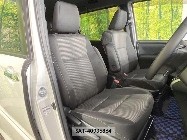Toyota VOXY 2019-11 8210922-7