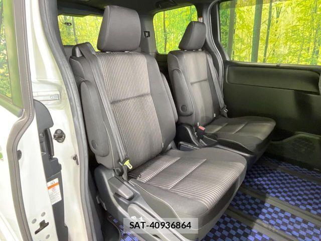Toyota VOXY 2019-11 8210922-8