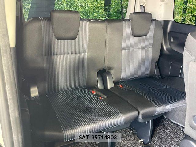 Toyota VOXY 2014-02 8210944-10
