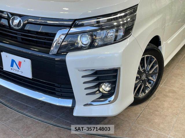 Toyota VOXY 2014-02 8210944-12