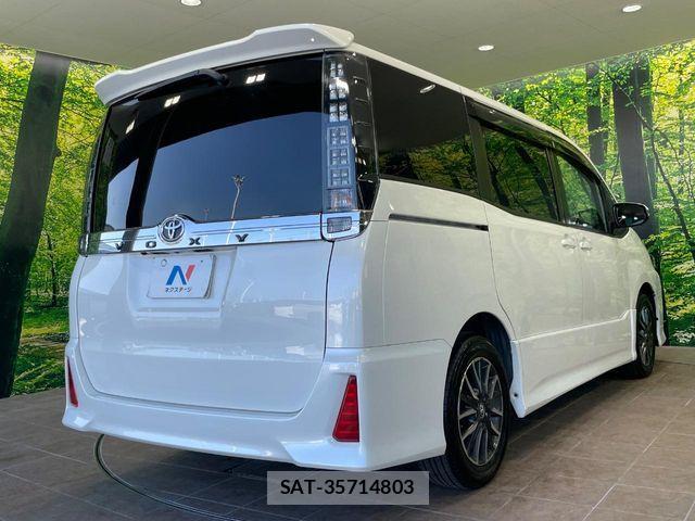 Toyota VOXY 2014-02 8210944-17
