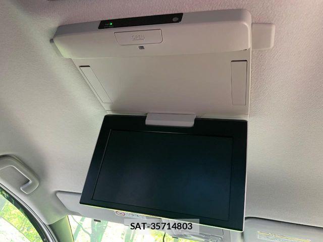 Toyota VOXY 2014-02 8210944-2