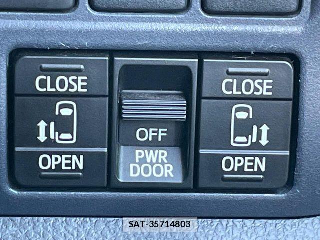 Toyota VOXY 2014-02 8210944-3