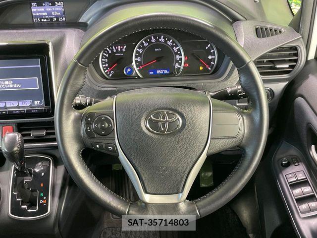 Toyota VOXY 2014-02 8210944-7