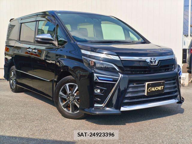 Toyota VOXY 2018-10 8210923-0