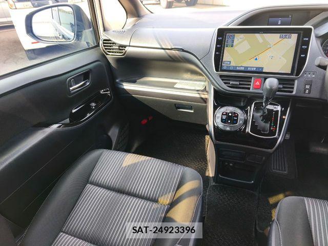 Toyota VOXY 2018-10 8210923-9