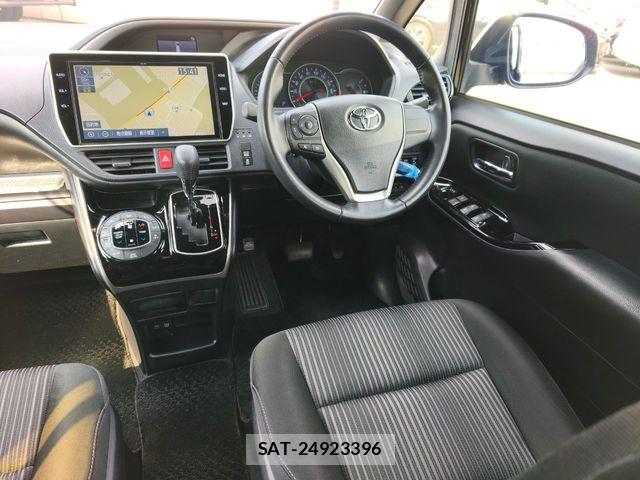 Toyota VOXY 2018-10 8210923-10