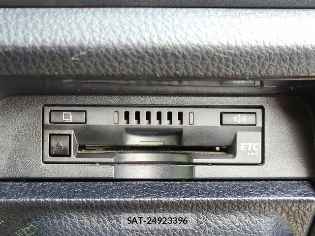 Toyota VOXY 2018-10 8210923-15
