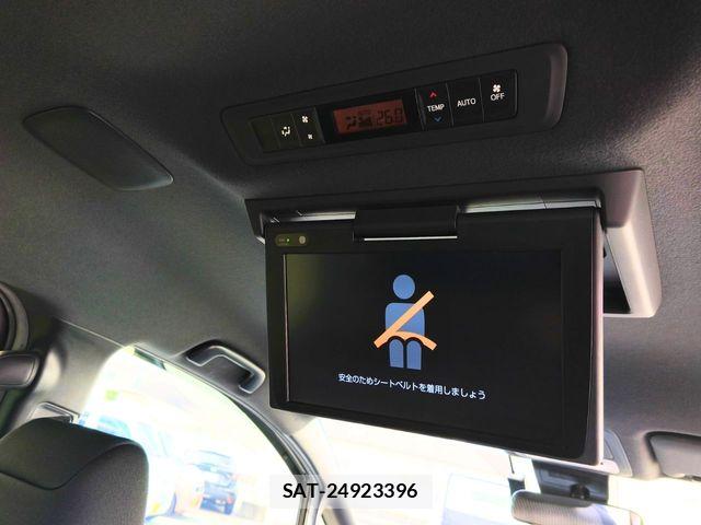 Toyota VOXY 2018-10 8210923-16
