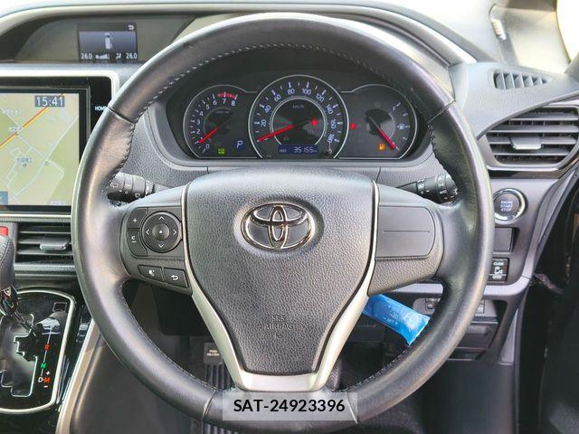 Toyota VOXY 2018-10 8210923-1