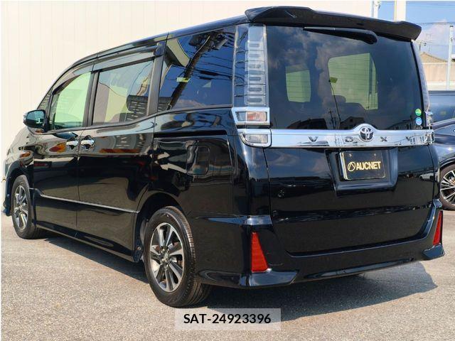 Toyota VOXY 2018-10 8210923-2
