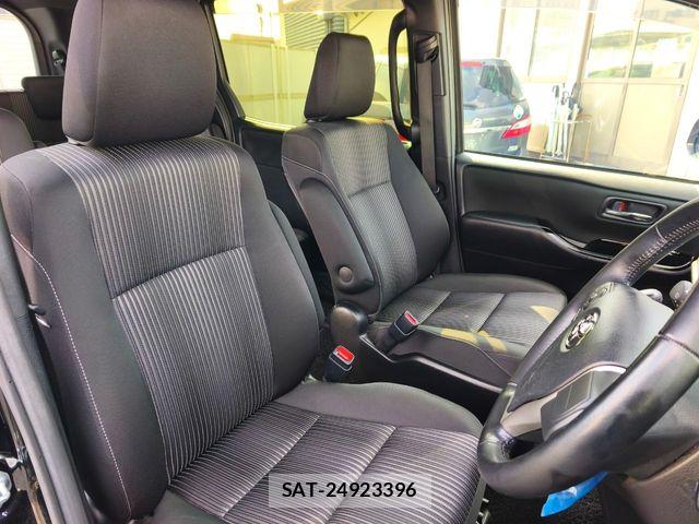 Toyota VOXY 2018-10 8210923-3