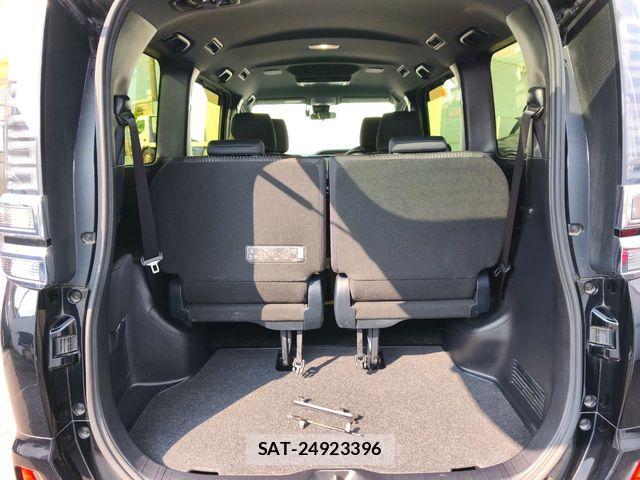 Toyota VOXY 2018-10 8210923-6