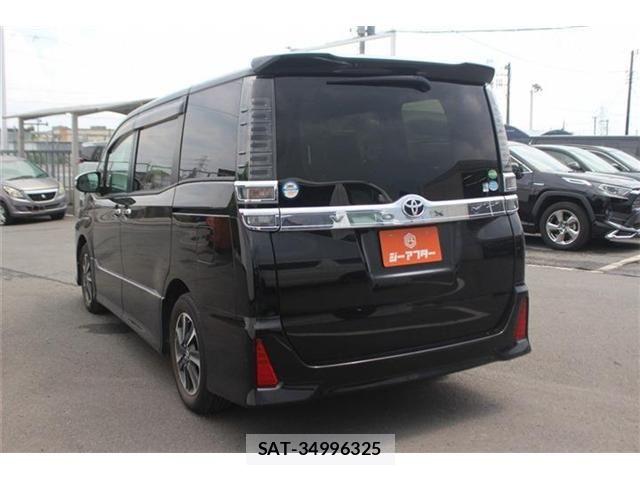 Toyota VOXY 2018-05 8210937-10