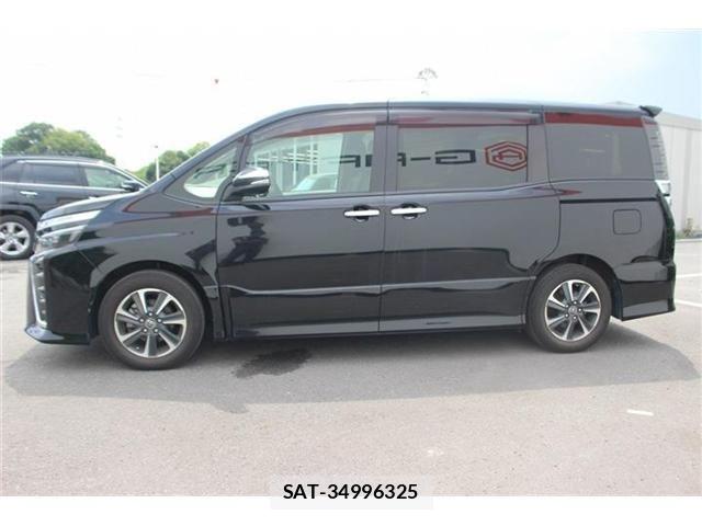 Toyota VOXY 2018-05 8210937-11
