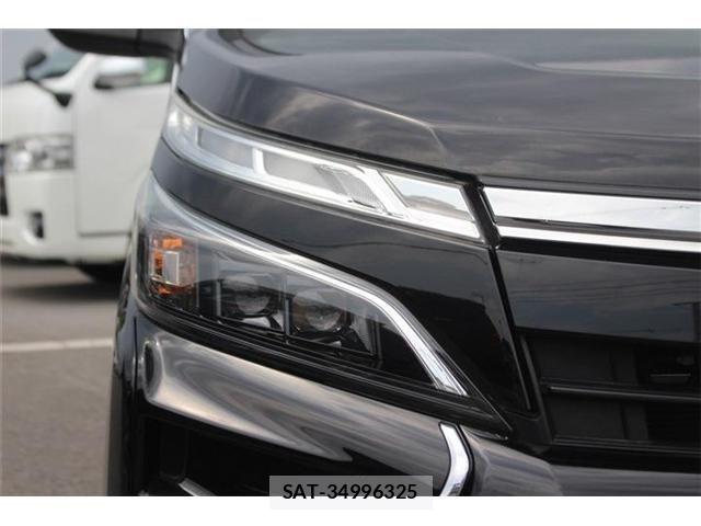 Toyota VOXY 2018-05 8210937-13