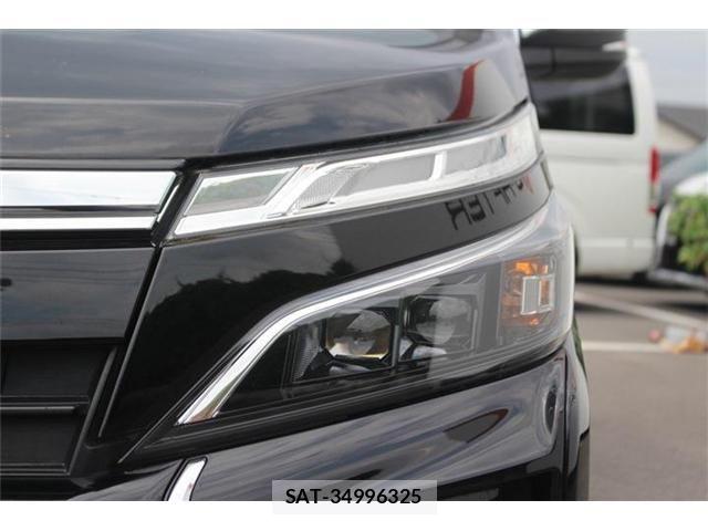 Toyota VOXY 2018-05 8210937-15
