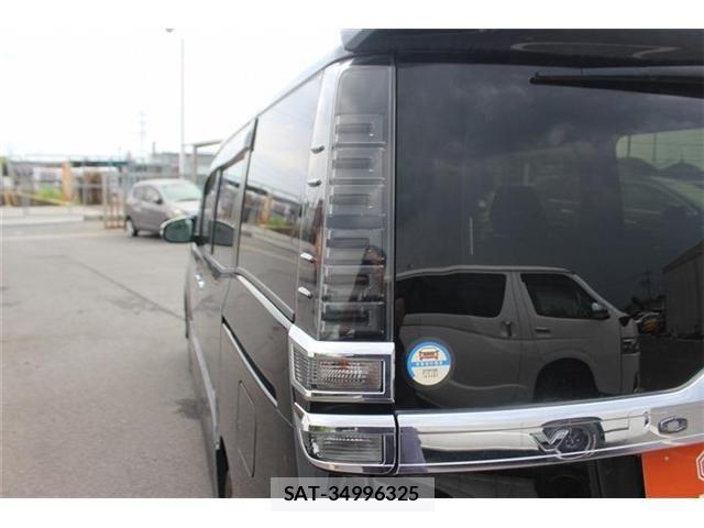 Toyota VOXY 2018-05 8210937-18
