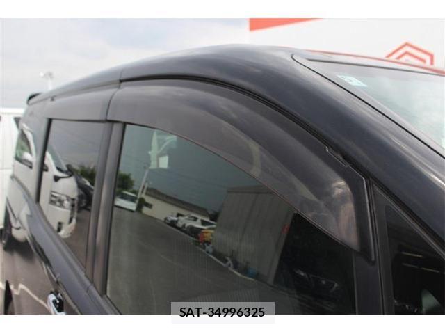 Toyota VOXY 2018-05 8210937-20