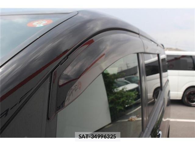 Toyota VOXY 2018-05 8210937-22
