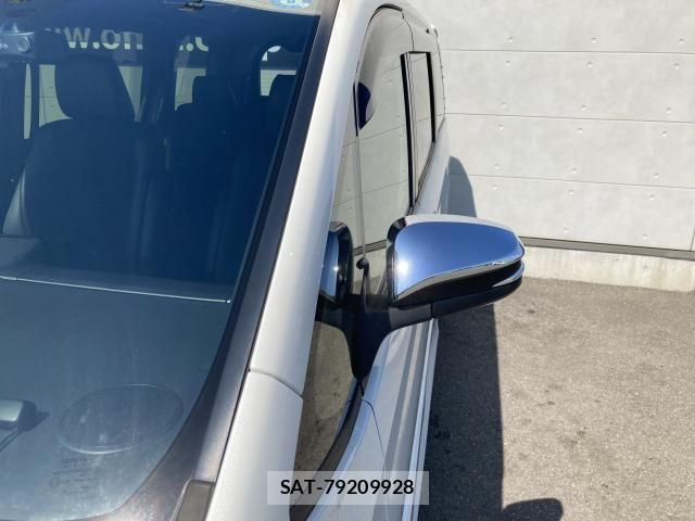 Toyota VOXY 2021-04 8210918-12