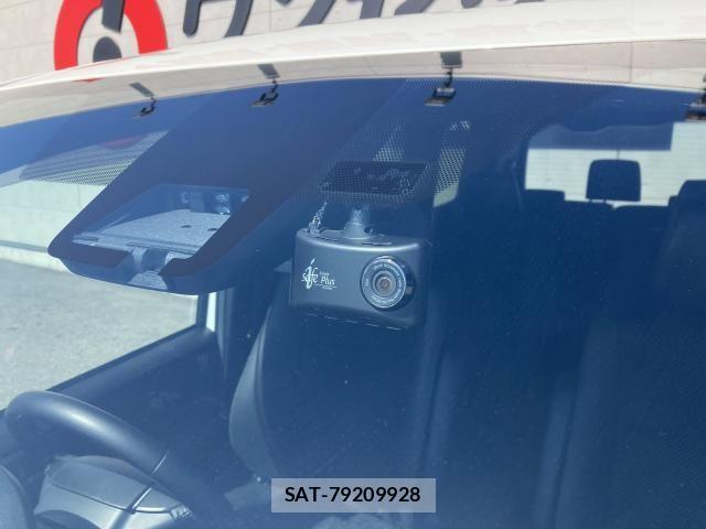 Toyota VOXY 2021-04 8210918-13