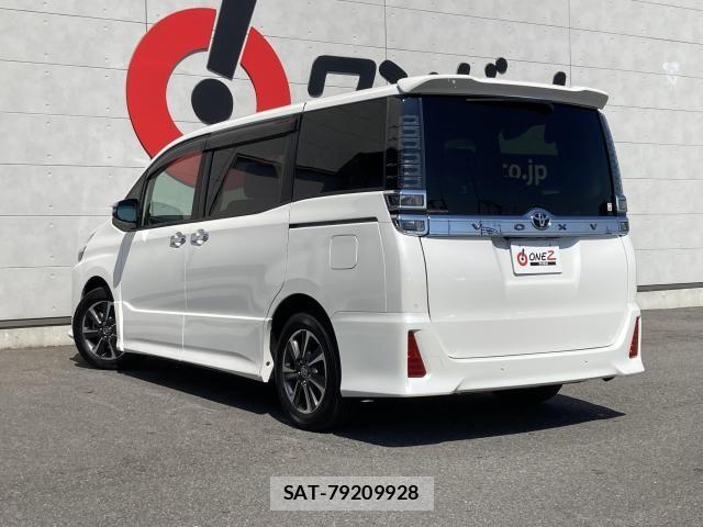 Toyota VOXY 2021-04 8210918-15