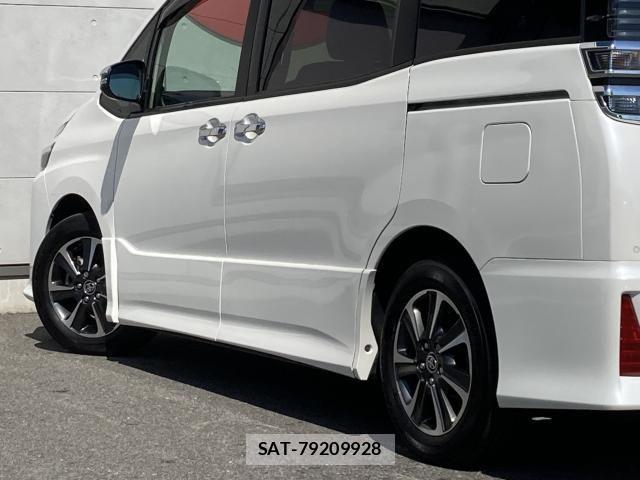 Toyota VOXY 2021-04 8210918-16