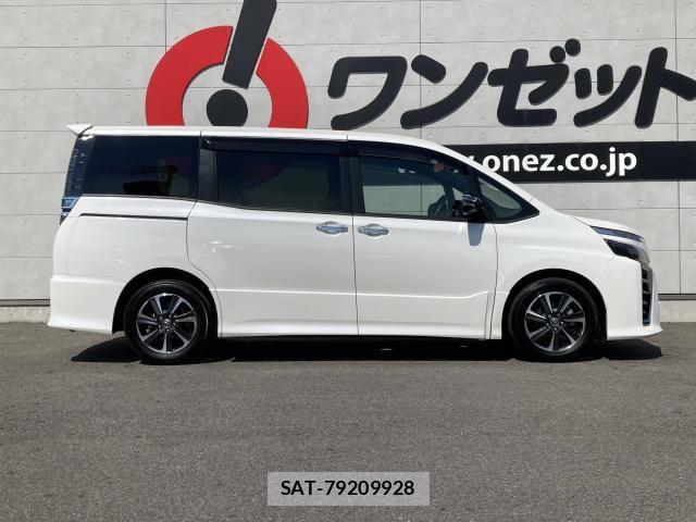 Toyota VOXY 2021-04 8210918-20