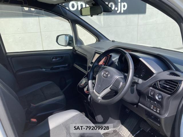 Toyota VOXY 2021-04 8210918-21