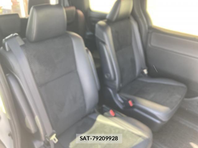 Toyota VOXY 2021-04 8210918-23