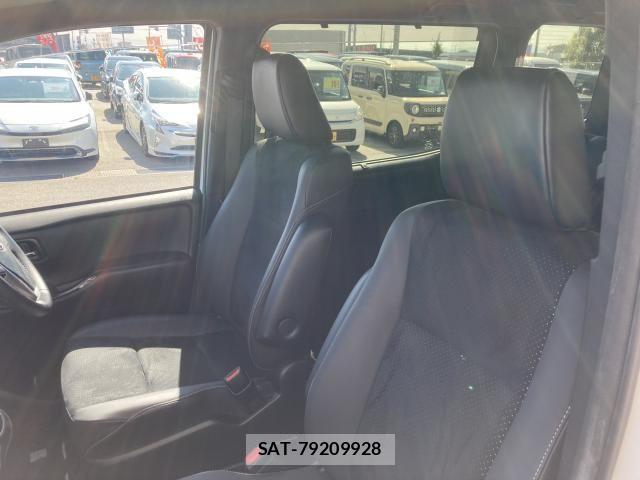 Toyota VOXY 2021-04 8210918-26