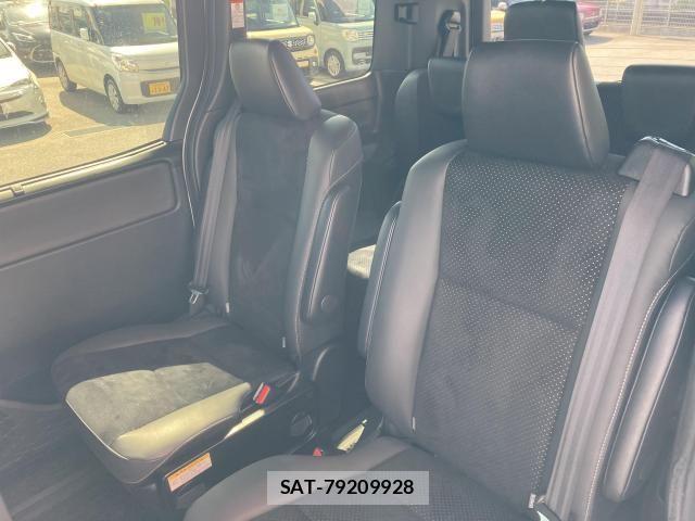Toyota VOXY 2021-04 8210918-27