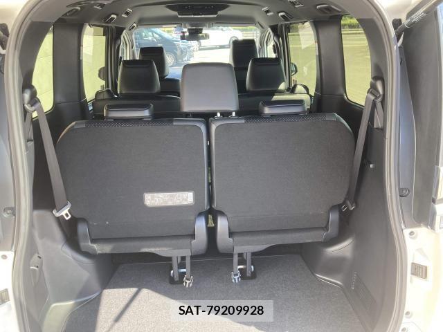 Toyota VOXY 2021-04 8210918-28