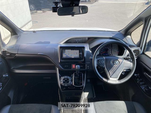 Toyota VOXY 2021-04 8210918-2