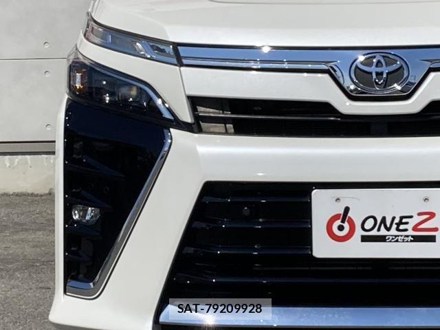 Toyota VOXY 2021-04 8210918-6