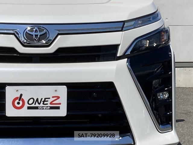Toyota VOXY 2021-04 8210918-7