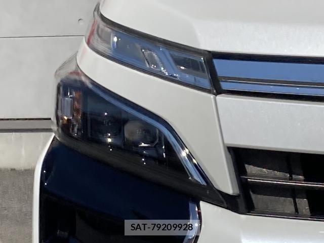 Toyota VOXY 2021-04 8210918-8