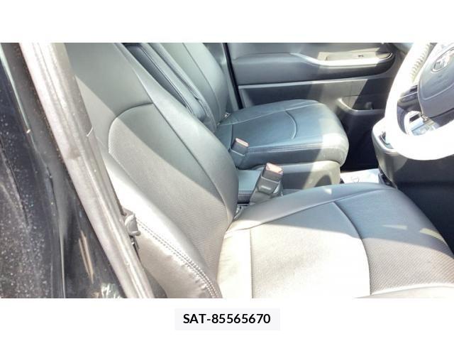 Toyota VOXY 2022-03 8210917-10