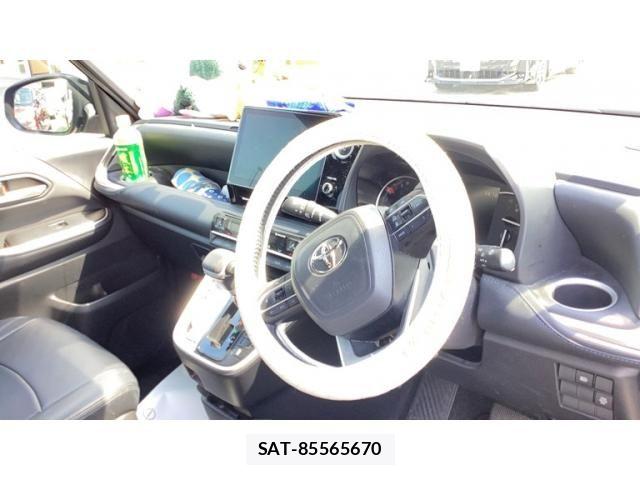 Toyota VOXY 2022-03 8210917-11