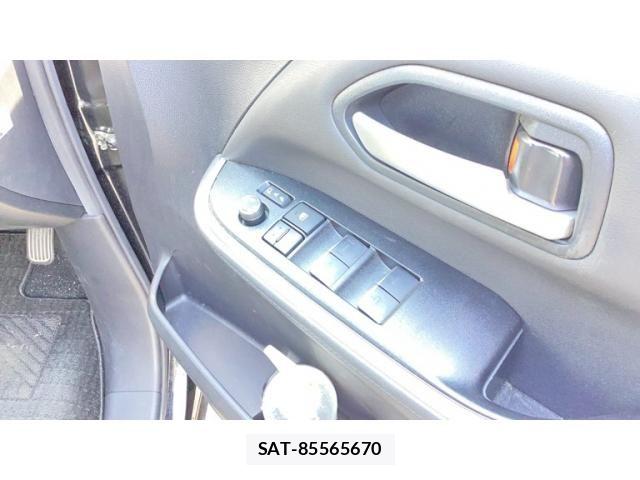Toyota VOXY 2022-03 8210917-12