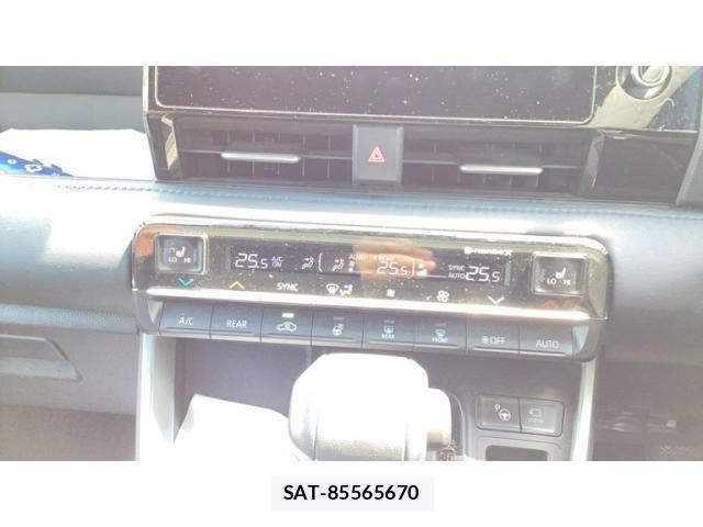 Toyota VOXY 2022-03 8210917-14