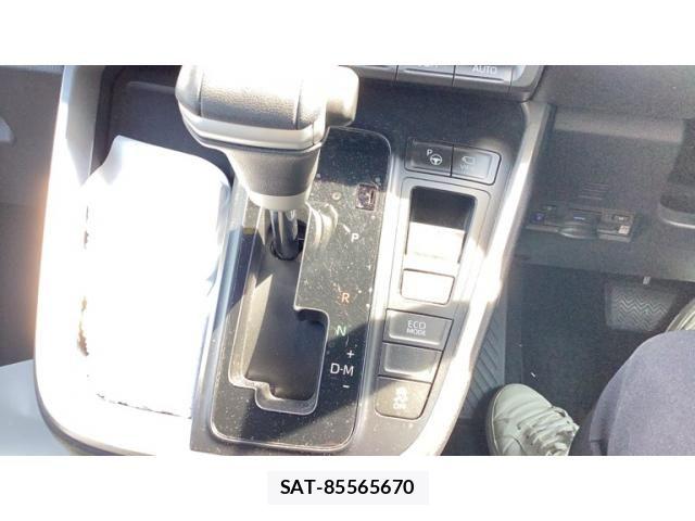 Toyota VOXY 2022-03 8210917-15