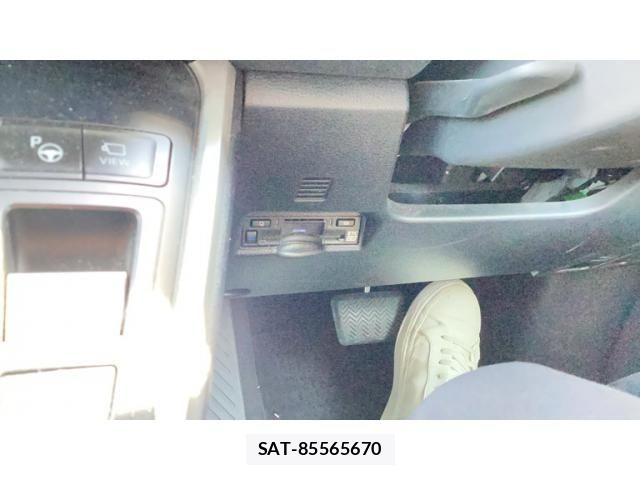 Toyota VOXY 2022-03 8210917-16