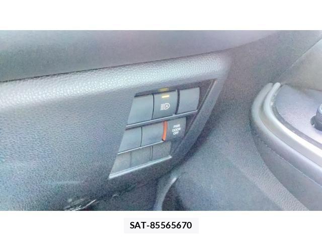 Toyota VOXY 2022-03 8210917-18