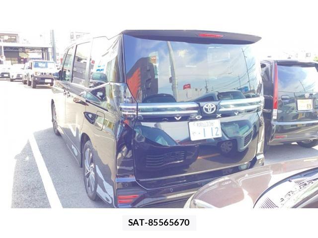 Toyota VOXY 2022-03 8210917-1