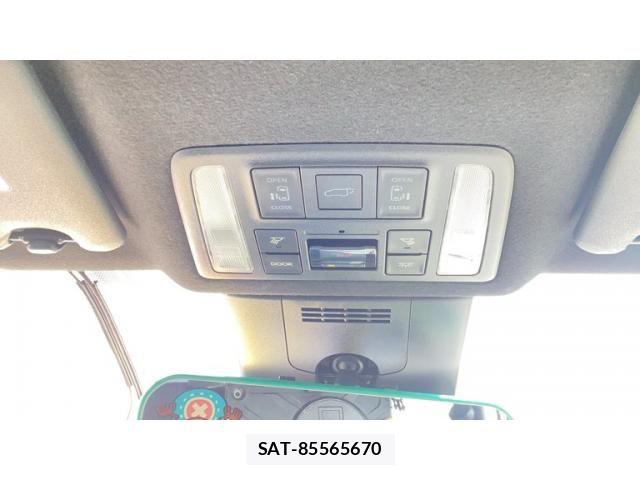 Toyota VOXY 2022-03 8210917-20