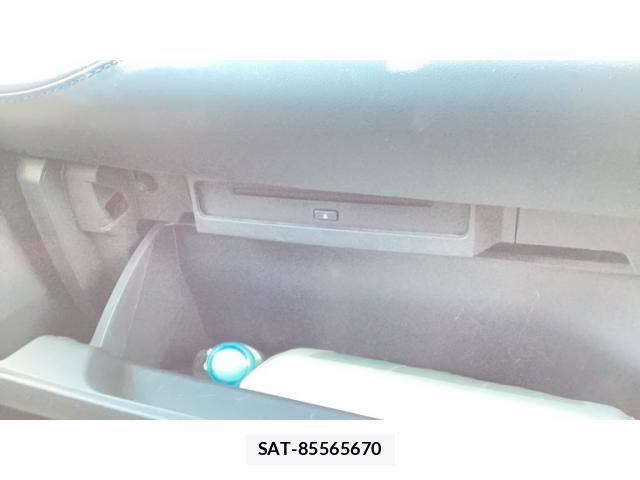Toyota VOXY 2022-03 8210917-22
