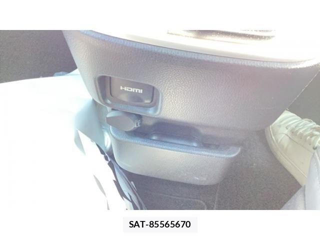 Toyota VOXY 2022-03 8210917-25