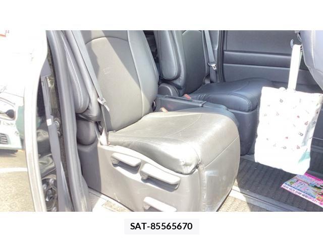 Toyota VOXY 2022-03 8210917-8